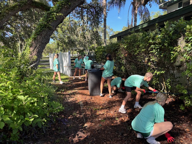 Our Crusaders—and alumni!—did amazing work at the Good Samaritan Project last week 🙌💚 A powerful time of service, faith, and community with teens from across the Diocese of St. Petersburg! ✝️