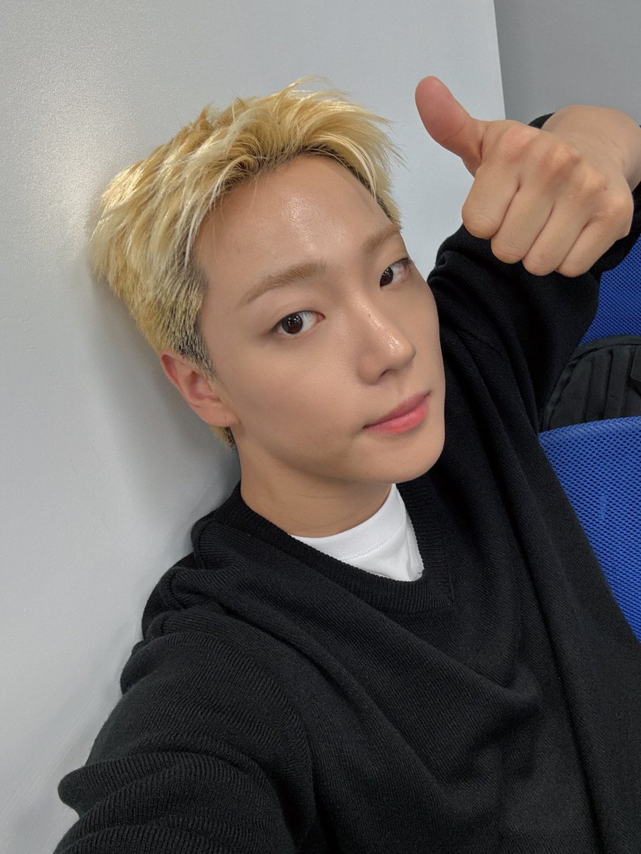 WM_ONOFF's tweet image. #이션

오늘도 고마웠어!!