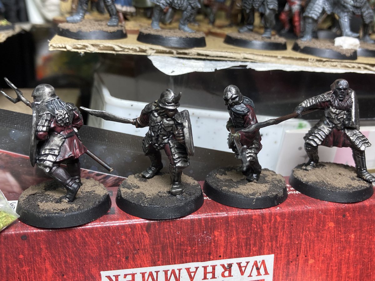 人並みに帰れるしわわせ☺️
#フロストグレイブ 剣客商売
思い付きで色付けてみる〜何となく青系
手癖とは違う配色を試してみよかと
スピード重視でライトな仕上がり目指すw
何しろその時のノリで摘んでしまうから
中途半端なのがワラワラ😅
でも楽しいのだから仕方ない😆
いや、良くなくなくなくない？