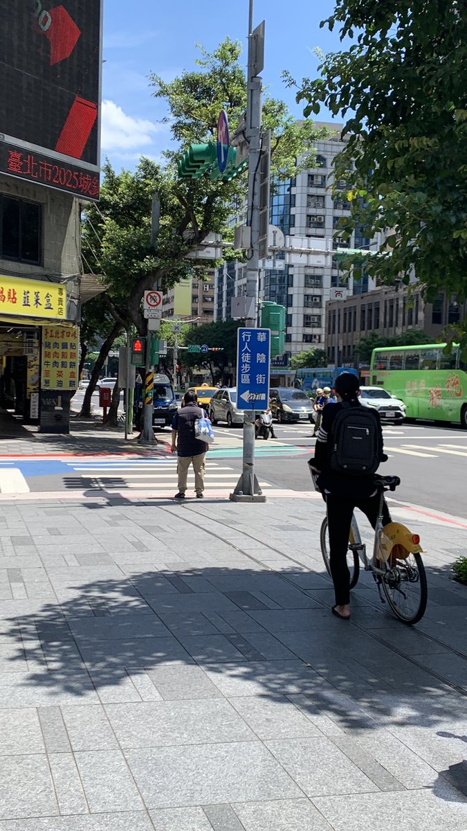 slow_hot_wind's tweet photo. 앤팀 콘서트를 핑계로 떠난 대만, 타이페이 여행 타래 ☔️🌞 https://t.co/G2ulooqAoU
