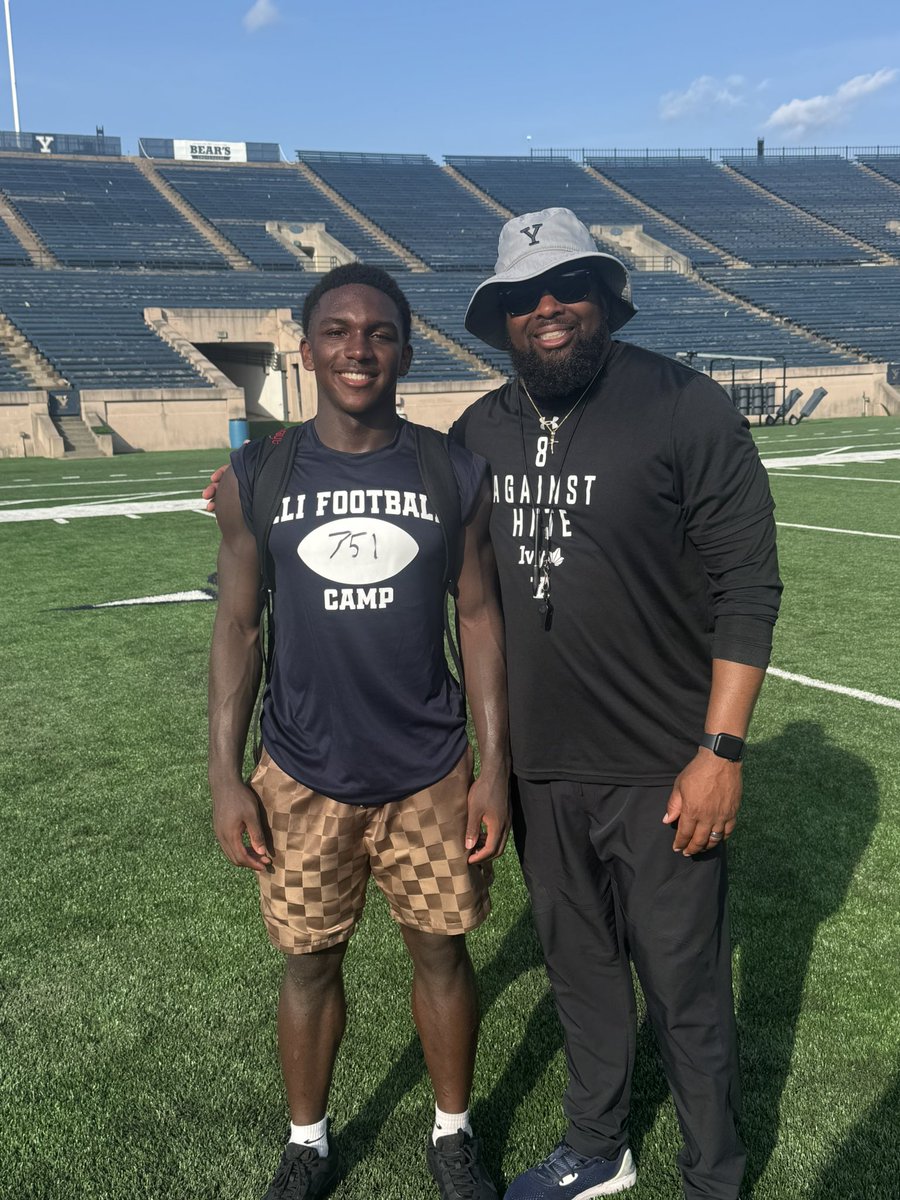 JrDyshon's tweet image. I enjoy camp @yalefootball . I loved being coached up by @coachjjanderson and look forward to moving forward in my recruiting process. I will definitely be back @CoachRenoYale @AlexKurtzYale #BogeyBoyz