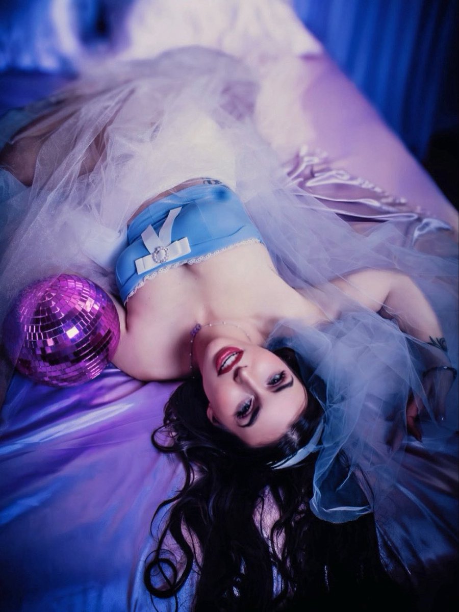 Dancing in the clouds &amp; laying still 💜
