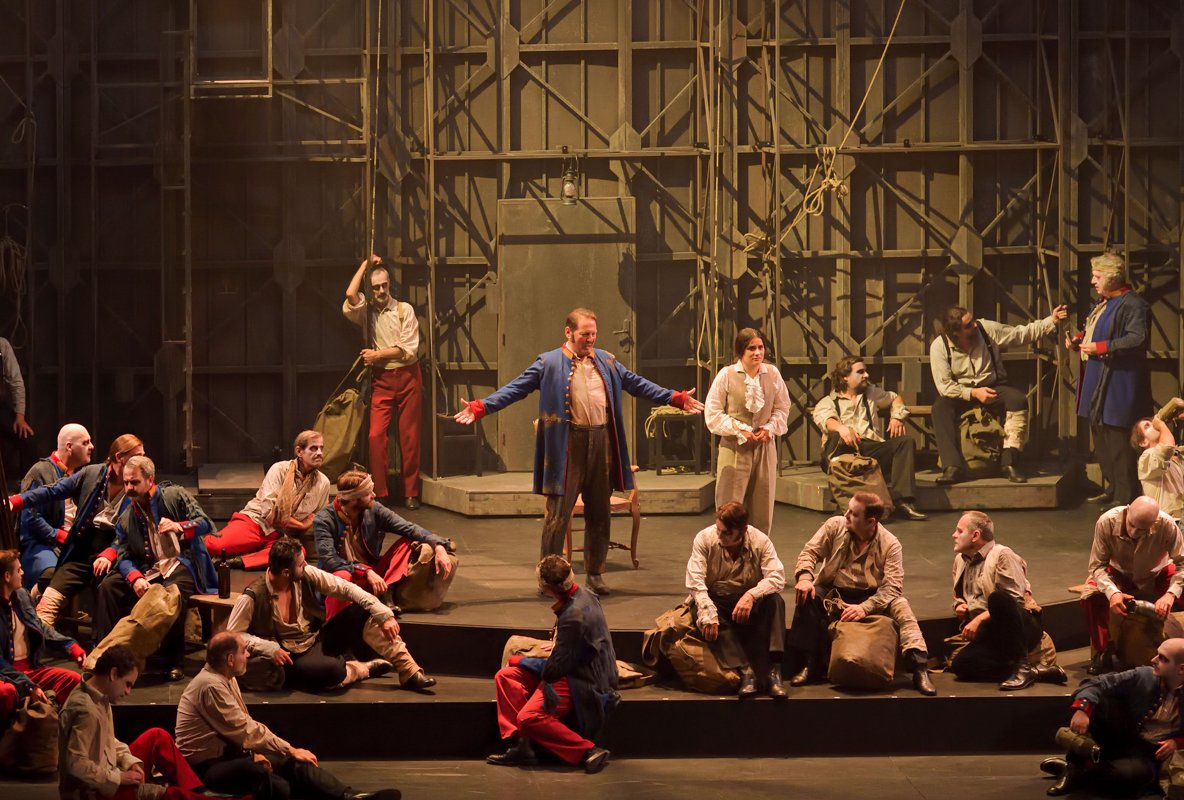 Opera_Comique's tweet image. ❤️‍🔥 « Et toi, malheureux Faust, quelle ardeur insensée conduit ici tes pas ? »

📅 Faust est sur la scène de l’Opéra-Comique jusqu’au 1er juillet !
Plus d’infos 👉 opera-comique.com/fr/spectacles/…