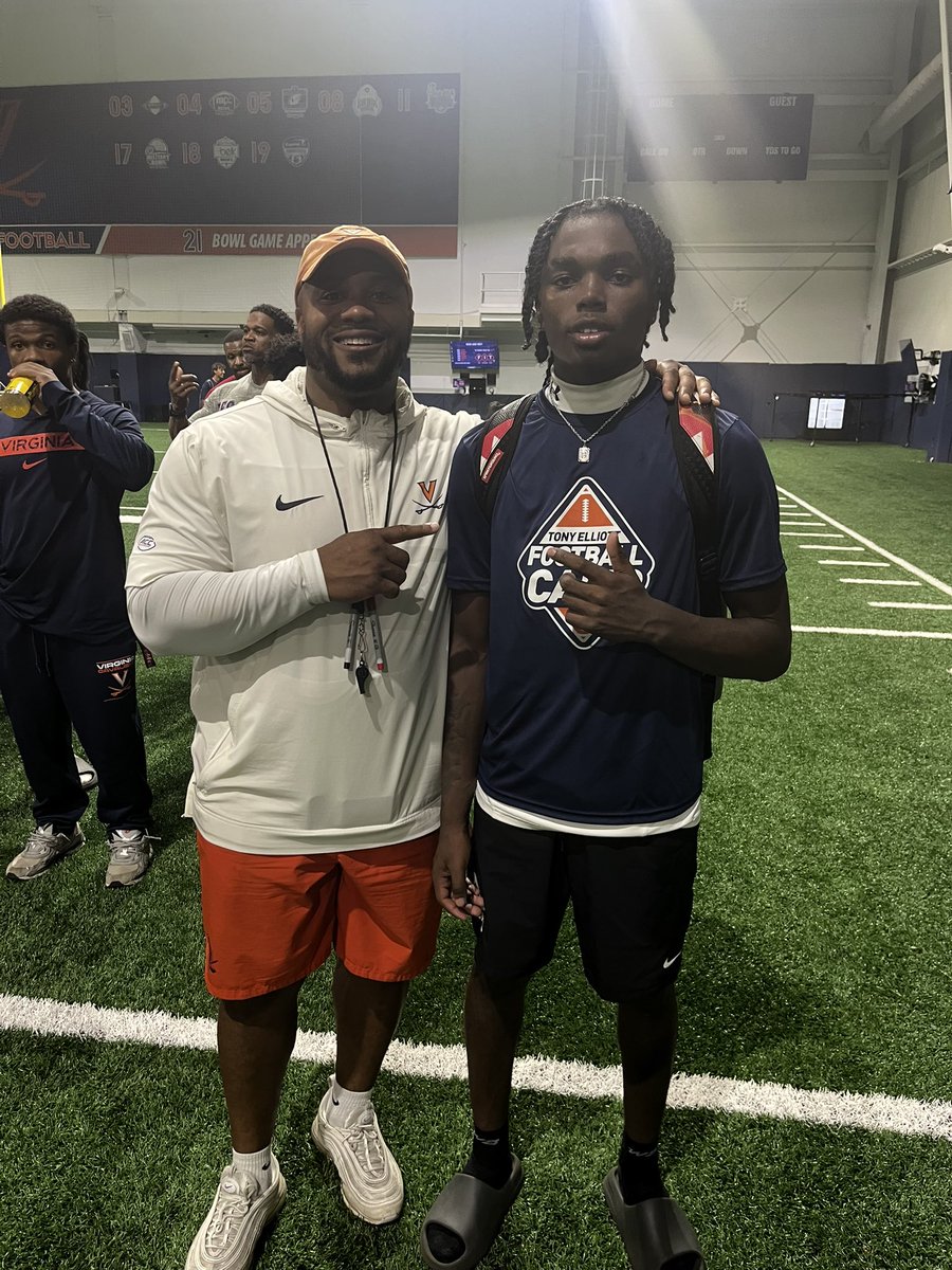 bj_collins1's tweet image. Had a great time at the university of Virginia, met a lot of coaches and had great conversations with them!
@davidmh__ @Mike_Moore32 @UVAFootball @Phileepae3Sr @_SouthernXpress @UnLockYourGame @DexPreps @CoachJohnsonB @_FIELDKINGZ @keithetheredge1 @ScoutFball