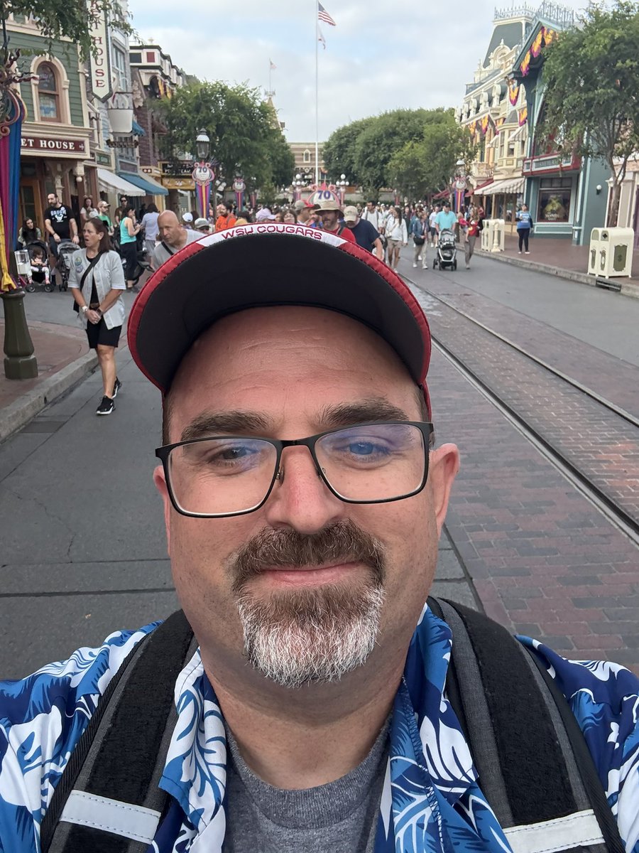 Good morning, <a href="/Disneyland/">Disneyland Resort</a>!