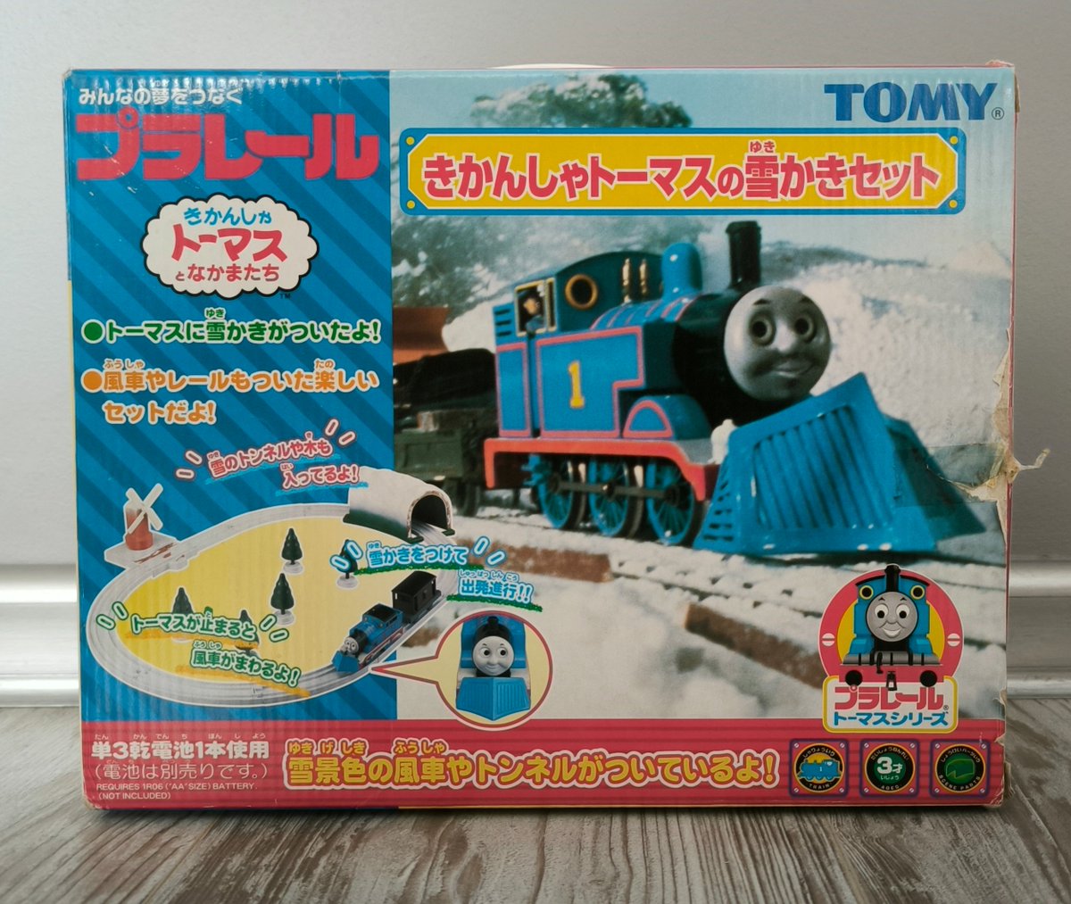 traintoolbox's tweet image. Here's the Plarail Thomas Snowplow Set released around December 2003, pretty basic but cute set. The white tracks are a neat inclusion and i like the exclusive Thomas variant. Unfortunately i am missing 3 trees and the brown brakevan (seller threw in Toad instead).