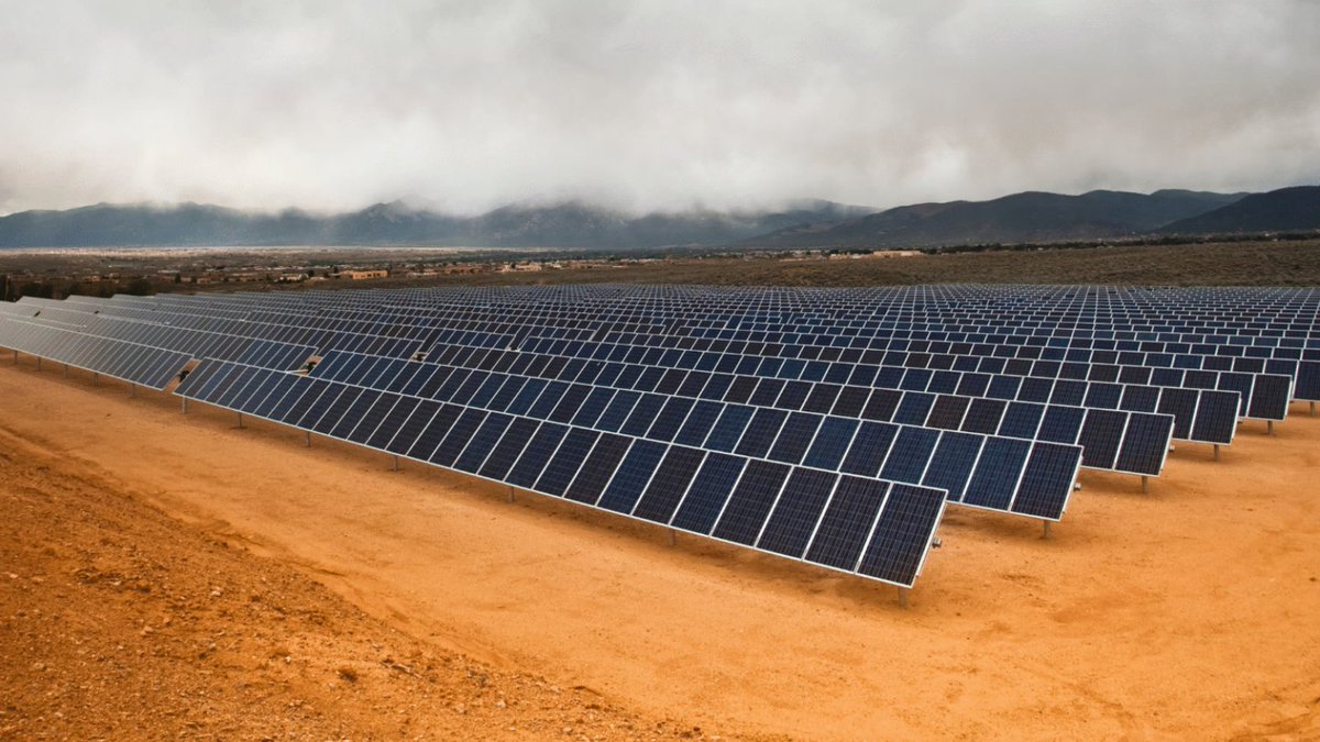 Check out our use case on using satellite data for solar farm site selection. Factors like sunlight, land shape, and infrastructure matter to maximize efficiency. 

🔗 hubs.li/Q03sHwp30