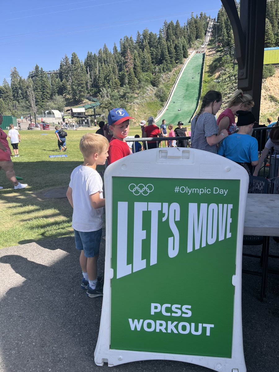 SLCUT2034's tweet image. HAPPY OLYMPIC & PARALYMPIC DAY! 🎉🥳
We celebrated this weekend at the @UtahOlympicPark with activities, workouts and autograph signings with local Olympians & Paralympians. Let's move! 💪
#OlympicDay #LetsMove