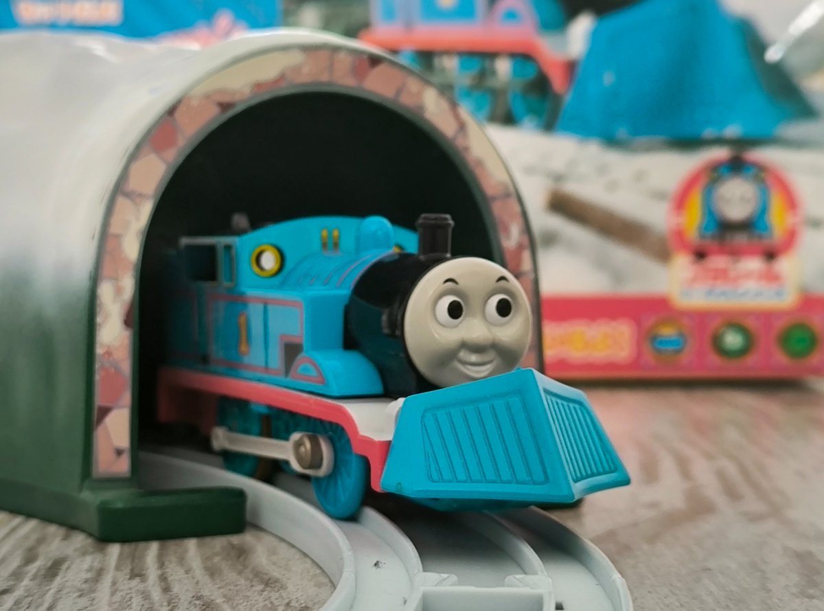 traintoolbox's tweet image. Here's the Plarail Thomas Snowplow Set released around December 2003, pretty basic but cute set. The white tracks are a neat inclusion and i like the exclusive Thomas variant. Unfortunately i am missing 3 trees and the brown brakevan (seller threw in Toad instead).