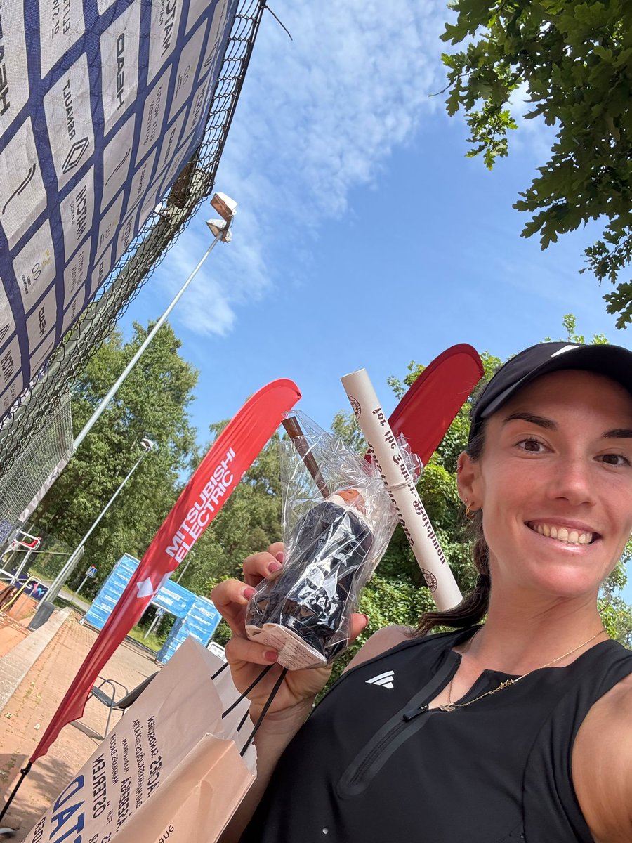 stctenis's tweet photo. Alegría inmensa la que siente toda la familia de @stctenis cada vez que nuestra jugadora, Irene Burillo, consigue un buen resultado, campeona del ITF W35 YSTAD en Suecia ¡ENHORABUENA DE PARTE DE TODA TU FAMILIA VERDE! @Irbues97 

@adrianbotiza 
@KiaAutosalduba 
@WilsonTenisEsp https://t.co/B0zRtOWyYs