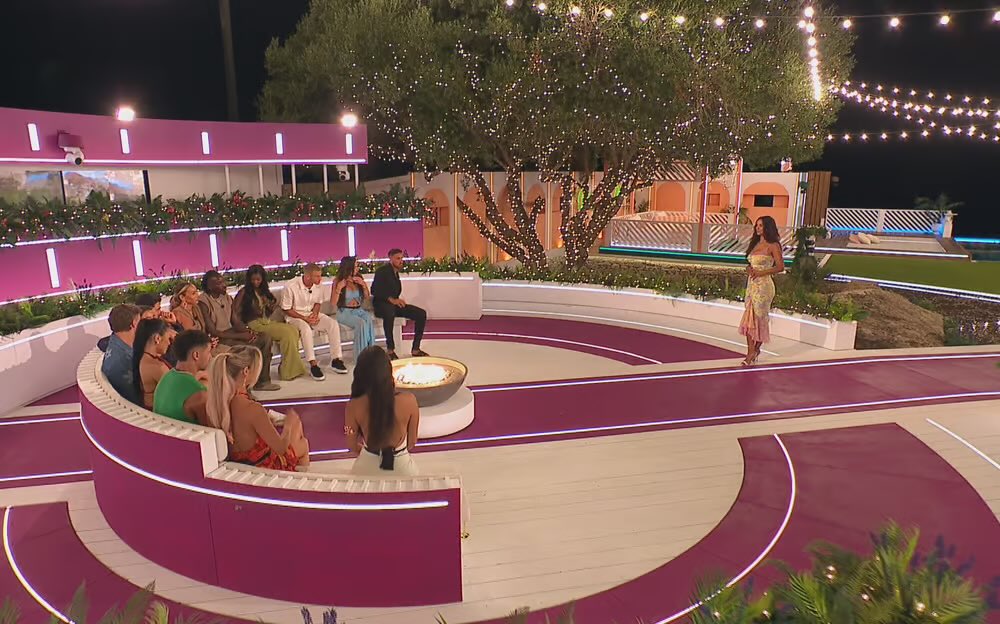 RATINGS! Despite this series of #LoveIsland only averaging 0.85m viewers every night - the lowest since series one - catch up and on demand viewing for the first week has consolidated to an average of 2.2 million, only down 200k on last summer and up yet again on All Stars. 🏝️