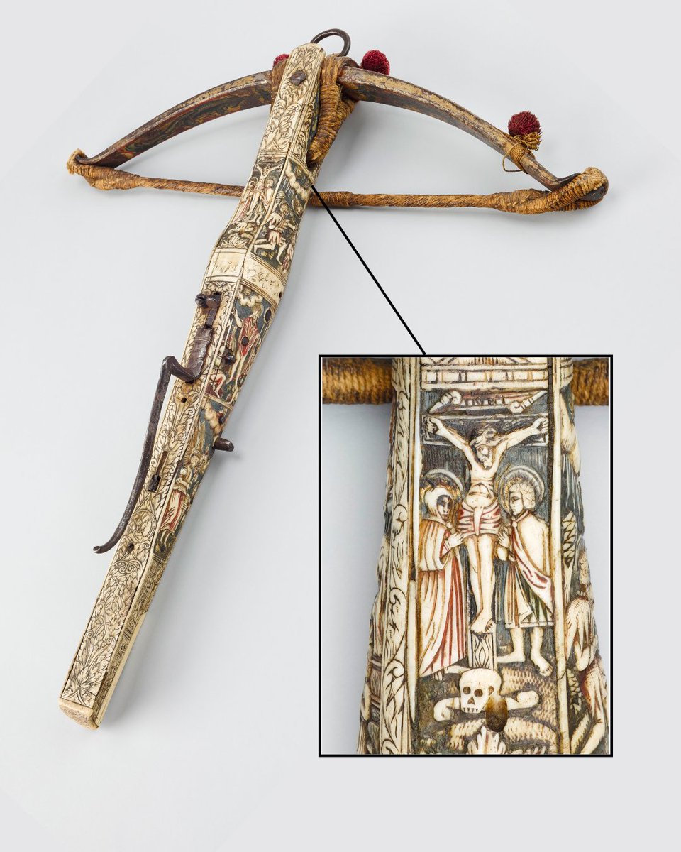 MuseeArmee's tweet image. [#objet] English below 👇 Cette arbalète de chasse se distingue par sa luxueuse ornementation, mettant en scène un cycle christique complet.

⚔️ Le sacrifice du Christ est représenté par deux Crucifixions et d’autres épisodes bibliques qui annoncent son martyre. Les armes…
