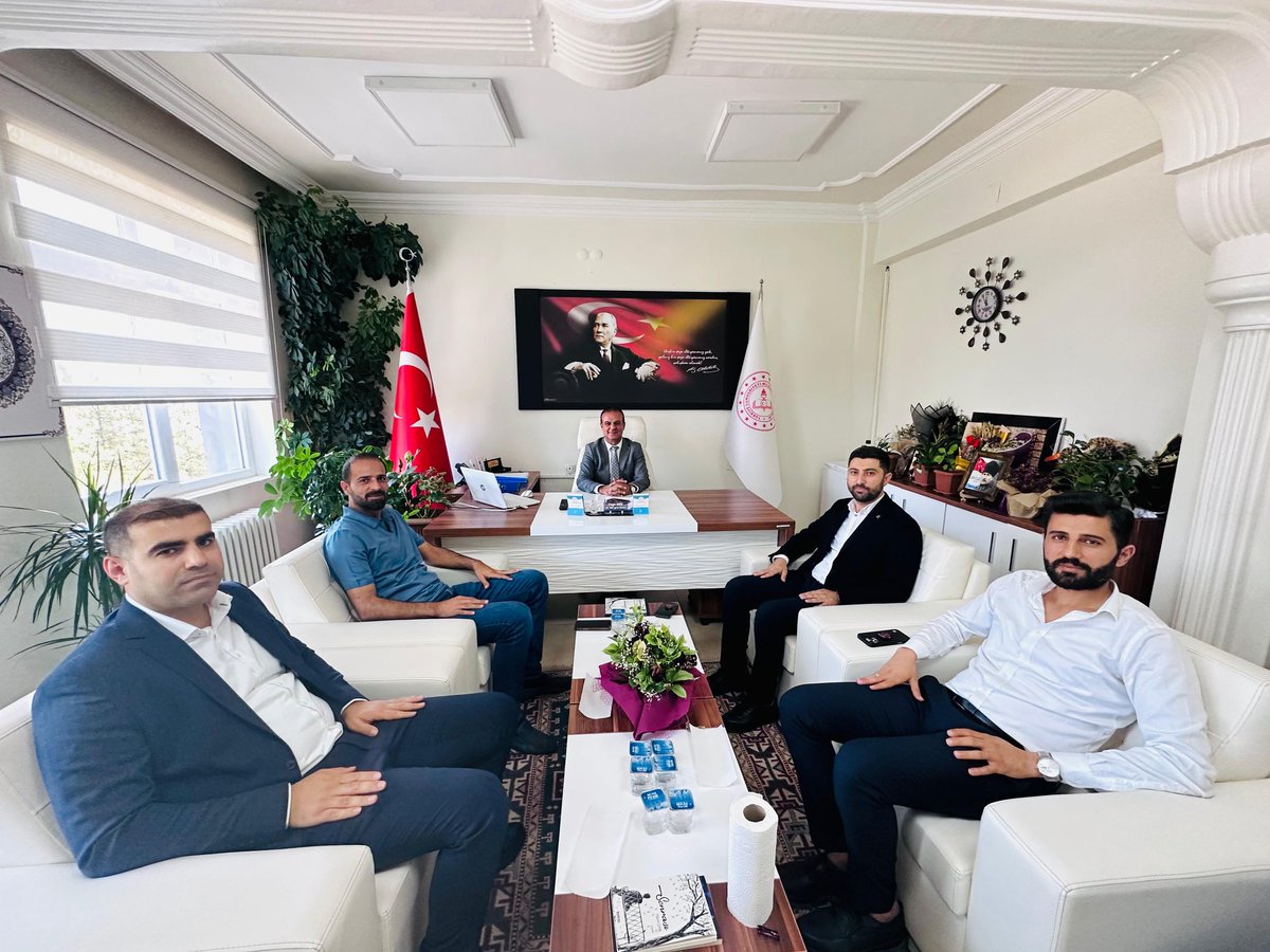 TÜGVA Mardin İl Temsilciliği olarak, Dargeçit İlçe Millî Eğitim Müdürlüğü’nü ziyaret ettik. Gençliğe yönelik eğitim faaliyetleri ve yaz dönemi iş birlikleri üzerine verimli bir görüşme gerçekleştirdik. Misafirperverlikleri için teşekkür ederiz.

<a href="/tuncay_akkoyun/">Tuncay Akkoyun</a>