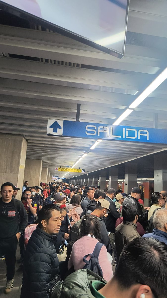 chavez73742's tweet photo. @MetroCDMX La linea 2 tiene retraso de 30 minutos no digan mentiras!!
#metro mintiendo como siempre y poniendo pretextos
#Televisa
#ForoTV
#TVAzteca
#Canal_6 https://t.co/JkqawA4vNr