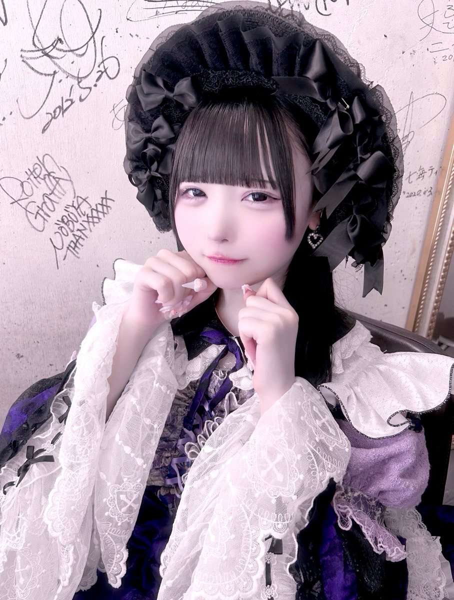 Nana_Ichinose_'s tweet image. ゴスロリお姫さまになりました🖤⸝⸝⸝↝