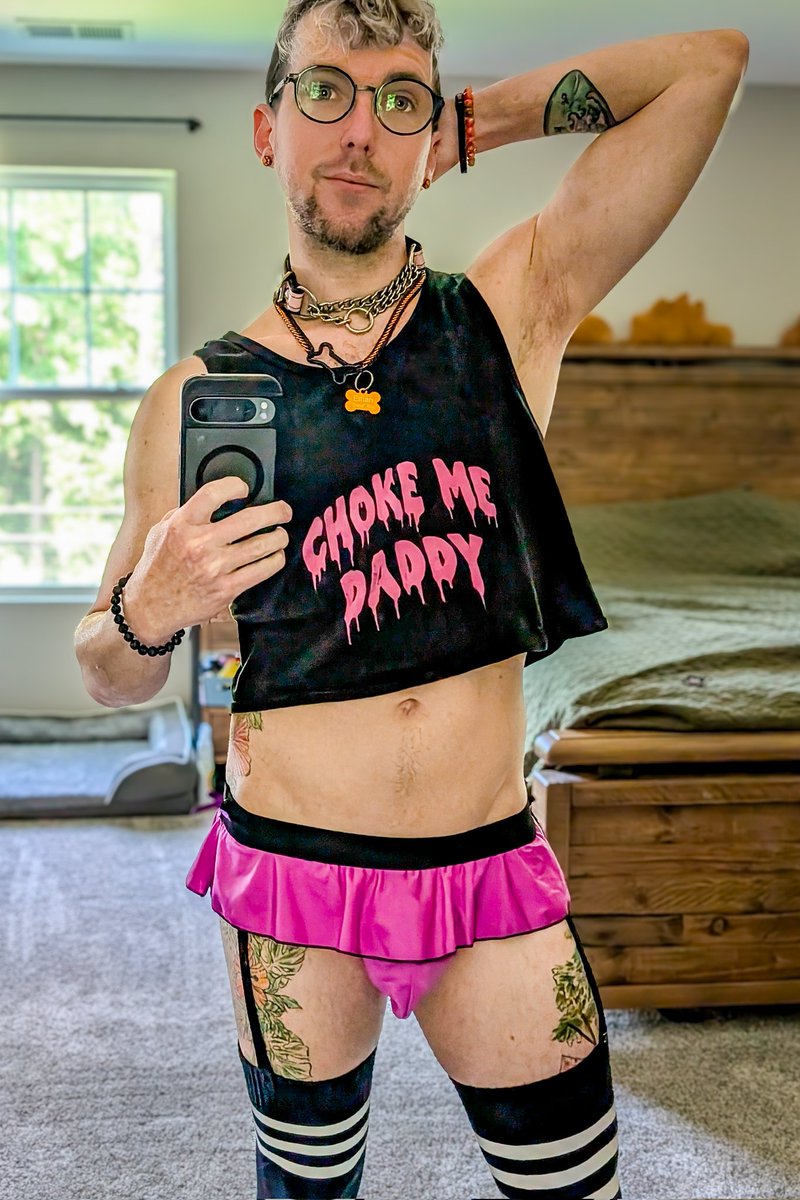 ThotfulChemist's tweet photo. Feeling cute while I do my #houseboy chores for @Excelsioralpha 

#SubmissiveBoy #HouseboyTraining #CollaredAndOwned #GoodBoyEnergy #Kink #DomesticSub #GayKink #SubForSir https://t.co/zA56zlHre9