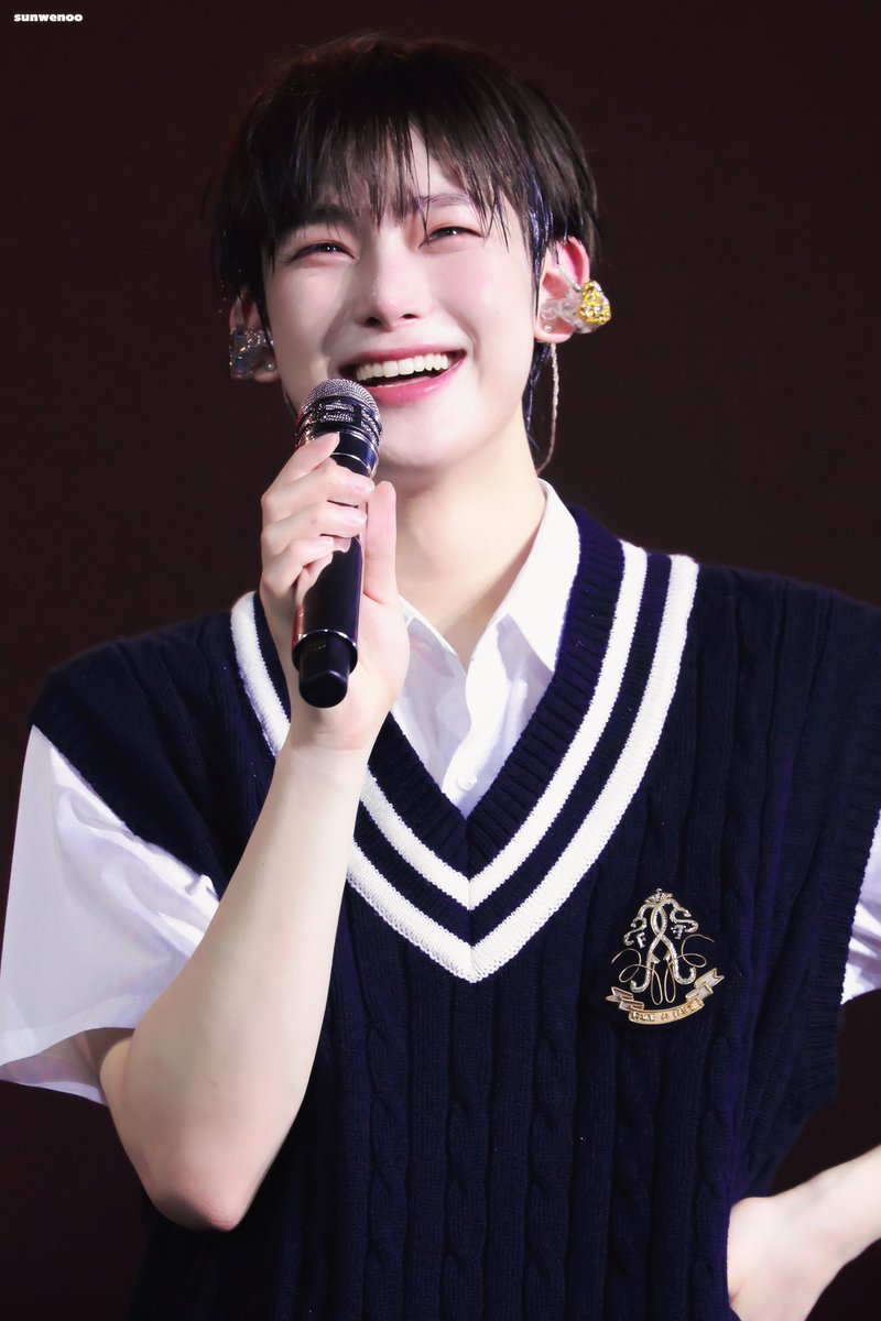 sunwenoo_'s tweet photo. 🎂

#SUNOO #선우
#HAPPY_SUNOO_DAY
#햇살처럼_눈부신_떤사님_생일
#엔진의_말랑_복숭아_선우 https://t.co/hwXLyyRfH5