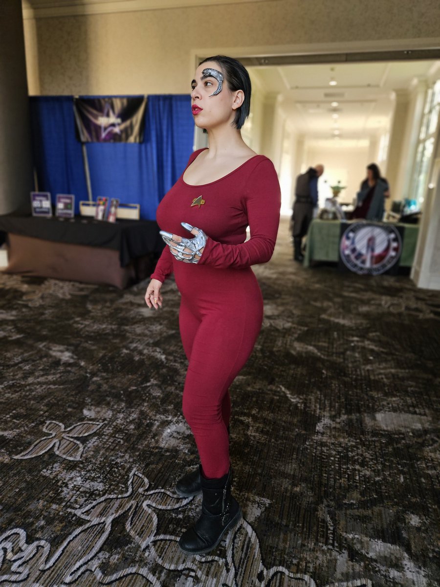 AlianaAngel1's tweet image. Thinking back to cosplaying Star Trek with @Sir_Insomniac not too long ago.

Cosplays: Tuvok @SomeSayImModest &amp;amp; Seven of Nine (me)