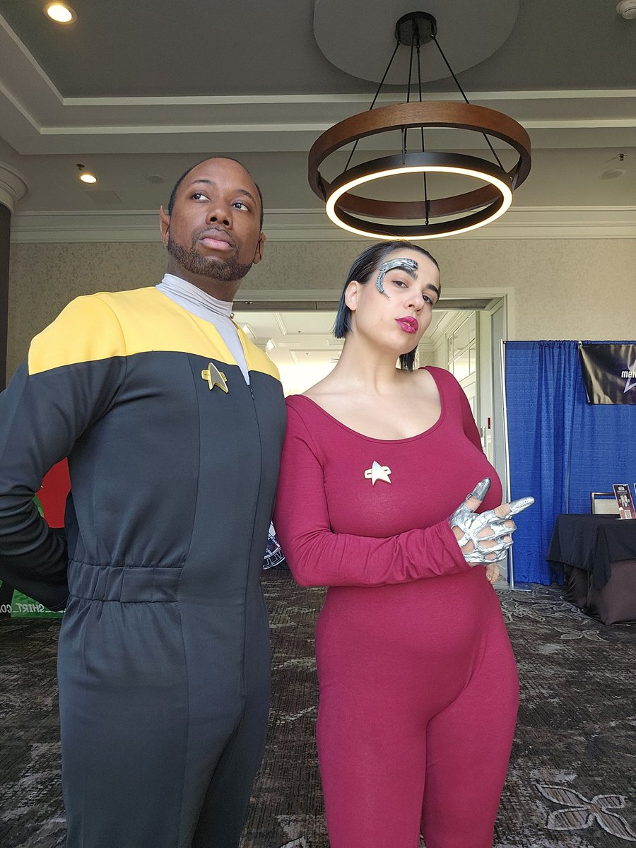 AlianaAngel1's tweet image. Thinking back to cosplaying Star Trek with @Sir_Insomniac not too long ago.

Cosplays: Tuvok @SomeSayImModest &amp;amp; Seven of Nine (me)