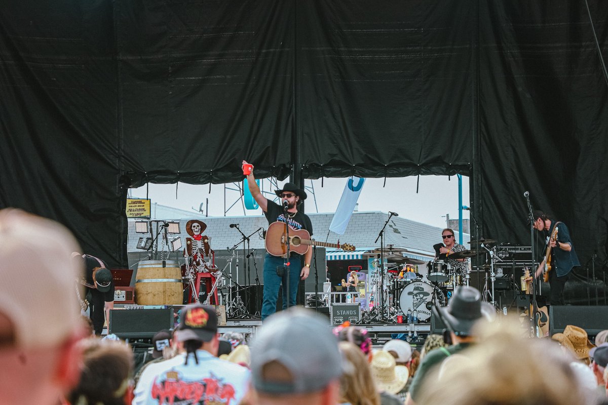 Chayce Beckham (@chaycebeckham) on Twitter photo 6/22/25 at <a href="/barefootcmf/">Barefoot Country Music Fest</a> in Wildwood, NJ. 6/22/25 at <a href="/barefootcmf/">Barefoot Country Music Fest</a> in Wildwood, NJ.