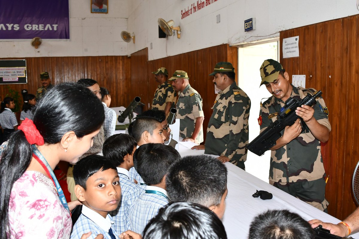 BSF_Guwahati's tweet photo. 138 Bn #BSF of Guwahati Ftr organised a Weapon Exhibition under aegis of "Ek Bharat Shreshtha Bharat" evoking patriotic fervour.
Students & Teachers of Dooars International Public School, Coochbehar got an insight of #Bordermen's weapons with vigour, enthusiasm and eagerness. https://t.co/gMdLlI80Bn