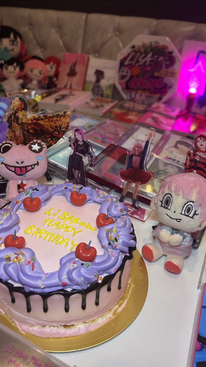 LiSAちゃん！
誕生日おめでとう！！
生まれてきてくれてありがとう🥹
今年もしっかりLiSAちゃんの誕生日お祝いできて嬉しいです🫶🏻
これからもたっくさんLiSAちゃんの音楽を浴びに、会いに行きますっ🤍
バースデイのIもちゃんと小文字（i）だよっ
<a href="/LiSA_OLiVE/">LiSA</a>  #LiSA生誕祭2025