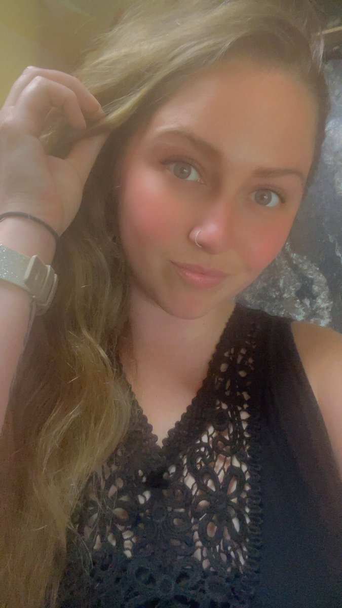 The energy you get is based off the energy and wallet you bring to my table. You’re not entitled to any of my time but there’s ways to potentially sway my attention, that’s up to you to make that first transaction. Hope this helps to all the wannabe subbys in my DMs 💋 

Findom