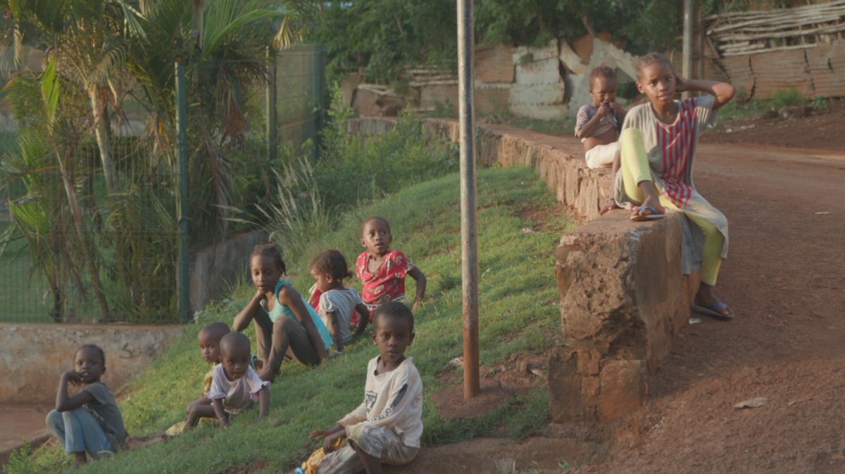 13PRODS (@13productions13) on Twitter photo 🔴 REDIFFUSION "Mayotte, l'enfance en danger"
Qu’ils soient français ou d’ailleurs, à Mayotte, trop d'enfants sont des laissés pour compte.
📆 Un documentaire à (re)voir ce soir à 19h50 sur Mayotte la 1ère
🎥Laurence Generet
Une coproduction 13PRODS et <a href="/blablaprod974/">blablaprod</a> 🔴 REDIFFUSION "Mayotte, l'enfance en danger"
Qu’ils soient français ou d’ailleurs, à Mayotte, trop d'enfants sont des laissés pour compte.
📆 Un documentaire à (re)voir ce soir à 19h50 sur Mayotte la 1ère
🎥Laurence Generet
Une coproduction 13PRODS et <a href="/blablaprod974/">blablaprod</a>