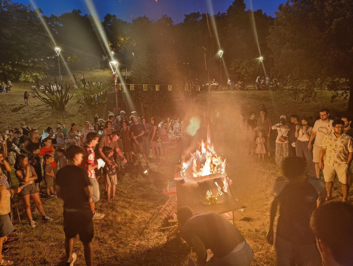 🔥Encesa de la foguera de Sant Joan de la Font Verda.
Estimem les nostres tradicions!
#SantJoan #revetlla