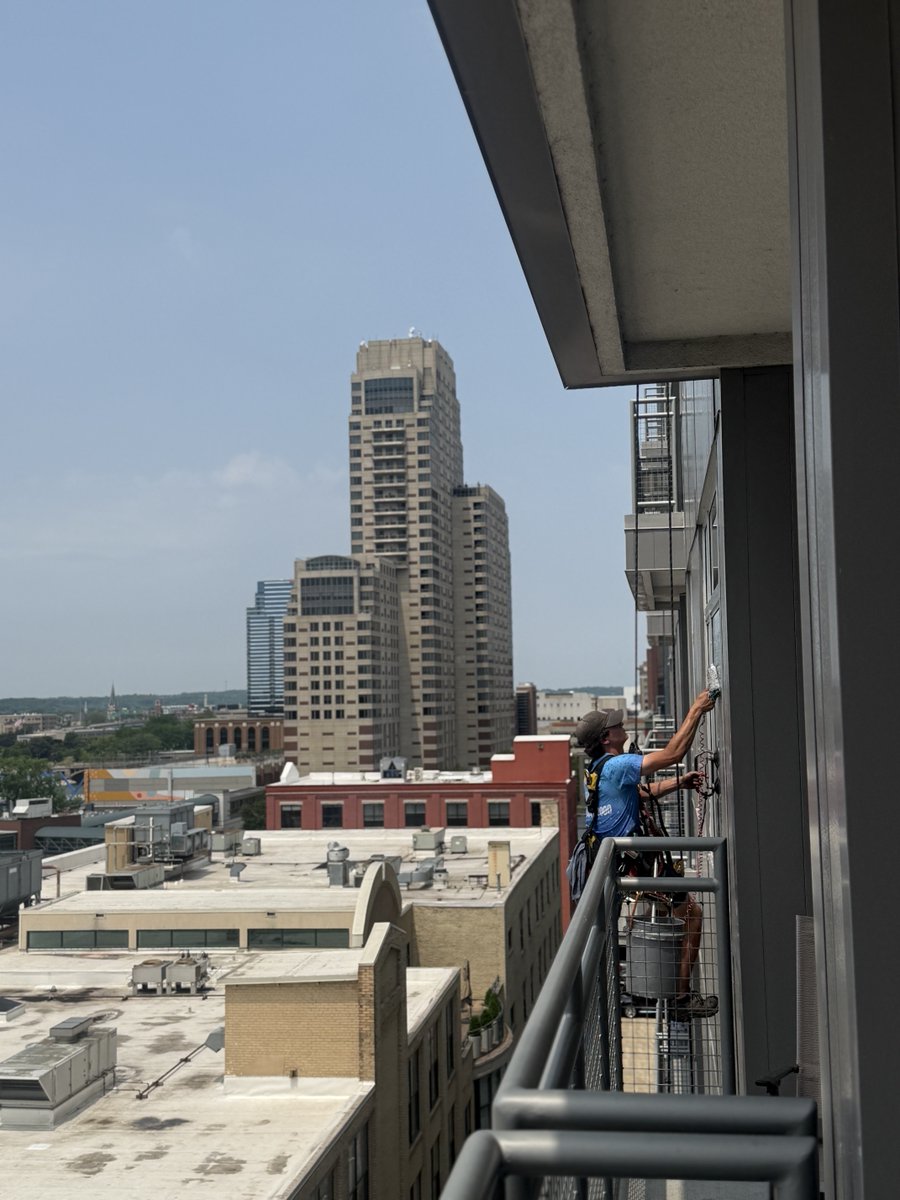 LiveArenaPlace's tweet image. Shoutout to Squeegee Squad for making Arena Place shine! ✨ Who's next for a sparkling upgrade? #CleanAndBright #DTNManagement