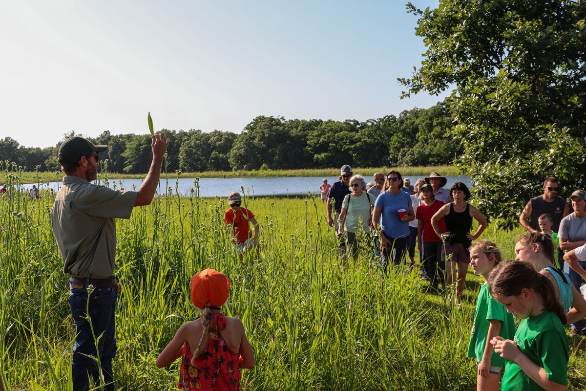 missourisoybean's tweet image. Supporting pollinators = supporting the planet 🐝🌎

This weekend Missouri Soybeans and @MDC_online partnered to host a Pollinator Tour educating about prescribed burns, grazing practices, and other pollinator habitat management strategies.

#MOSoy #HabitatManagement