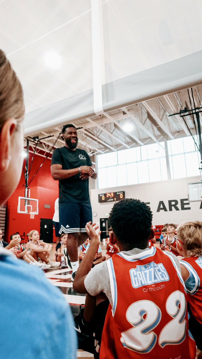 Our own Tony Allen helped start Week 4 off strong at Houston Middle! 🐻💪