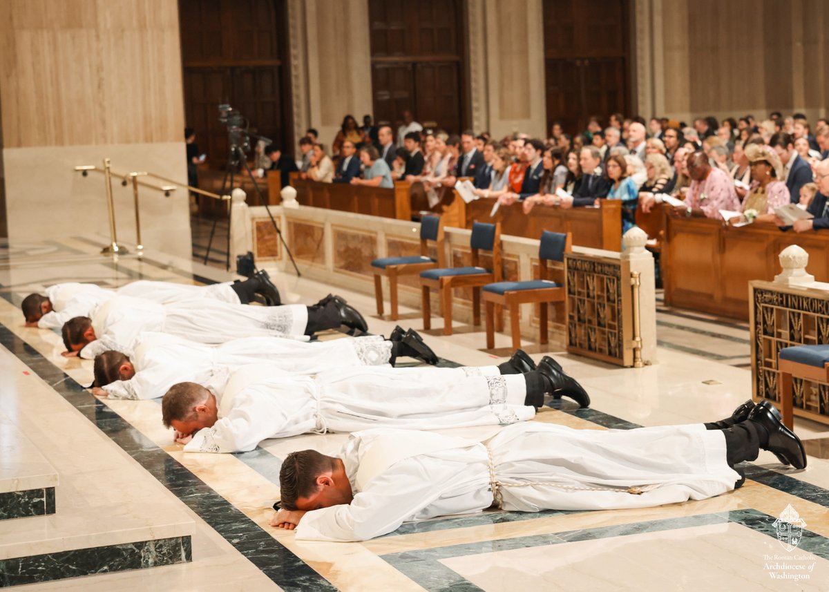 WashArchdiocese's tweet photo. The annual Mass of Priesthood Ordination in the #WashArchdiocese brought together a large congregation of faithful, celebrating this special occasion as Cardinal McElroy ordained 5 new priests at @MarysShrine.

Read the @CathStandard story and learn more about our new priests: https://t.co/2p0hn8dXsN