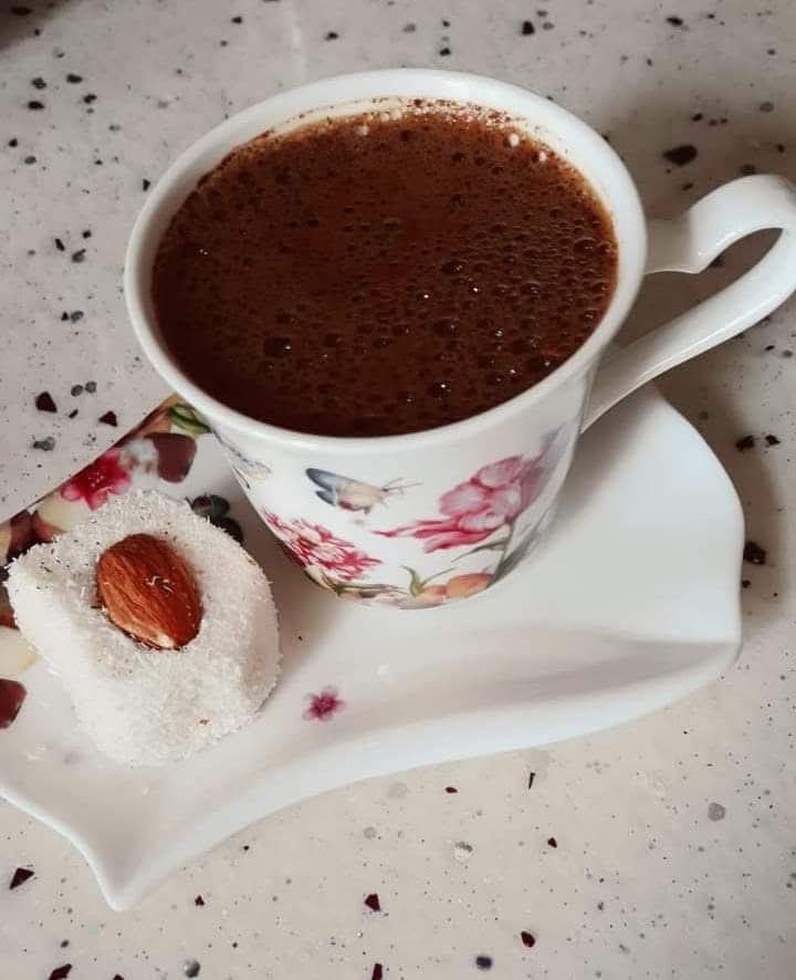 Kahve; ❤️🌹☕️

Kelimeler eksik kaldığında, aradaki boşluğu dolduran en güzel ikramdır