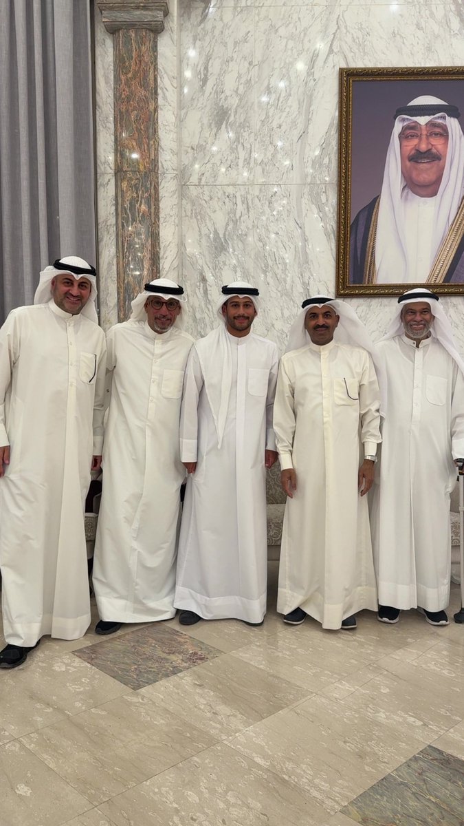 حفل استقبال تخرج الملازم اول المهندس فهد مبارك المزعل
نجل الدكتور مبارك المزعل 
في صالة الشيخة / مريم سعد العبدالله الصباح - القادسية
وبالصورة:-
د. مبارك المزعل - د. حسين الحكم - د. محمد الزنكوي - خالد المزعل - الملازم أول فهد المزعل 
<a href="/dairector/">د.مبارك المزعل</a>