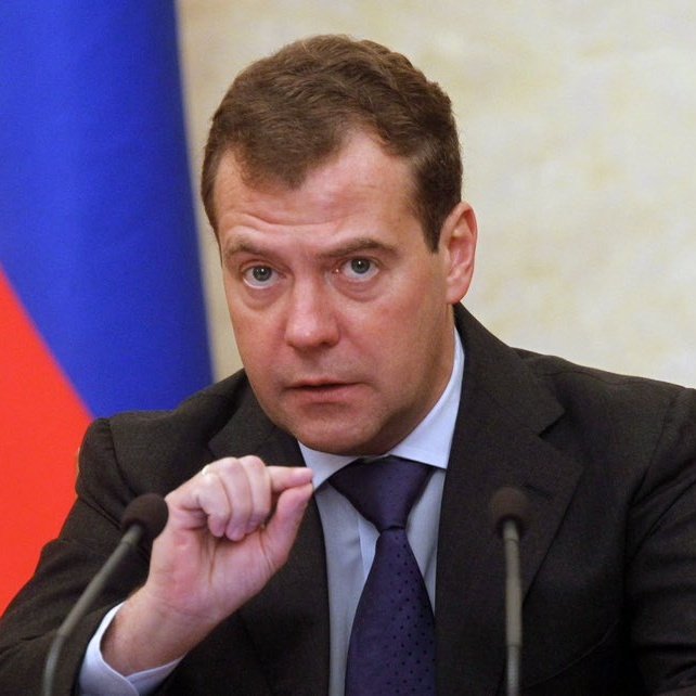 GlobeEyeNews's tweet photo. BREAKING:

Russia's Medvedev says Russia does not intend to supply nuclear weapons to Iran, but other countries might supply them. https://t.co/ZR7wySqkd3