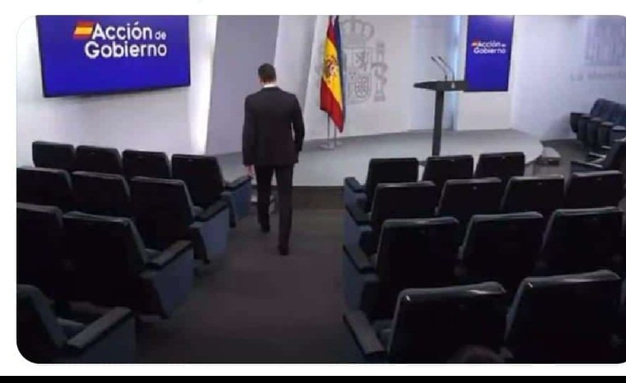 No sé por qué lo llaman rueda de prensa, si no hay rueda ni hay prensa. Es casi , casi como el plasma de Rajoy. Algo tiene el poder, que aísla al presidente de turno de la ciudadanía y de la prensa.