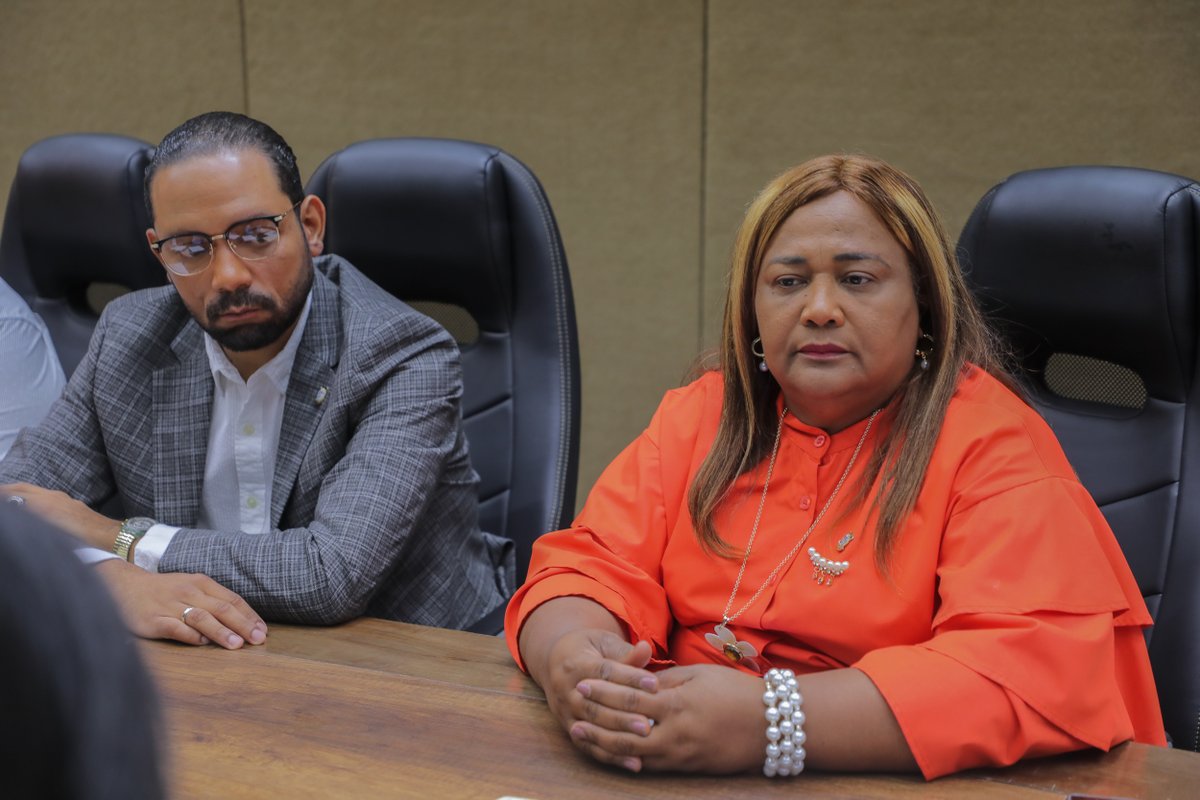 DiputadosRD's tweet photo. La Comisión Permanente de Cámara de Cuentas, presidida por el diputado Rogelio Genao (@RogelioGenaoLz), continúa con el estudio de la iniciativa del proyecto de ley de fiscalización y control del Congreso Nacional. Proponente: @felixrbautista #DiputadosRD https://t.co/31J3fGYBu4