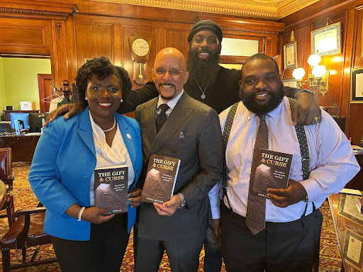 TeachPlusPA's tweet photo. PA Literacy Coalition’s Rachael Garnick &amp; former NFL player Deon Butler visited the PA Capitol to share how the science of reading changed their lives—and why stronger literacy policy is essential now. 

Deon also shared his new book on dyslexia.
#TeachPlusPA #LiteracyMatters https://t.co/OiNoqWh3eS