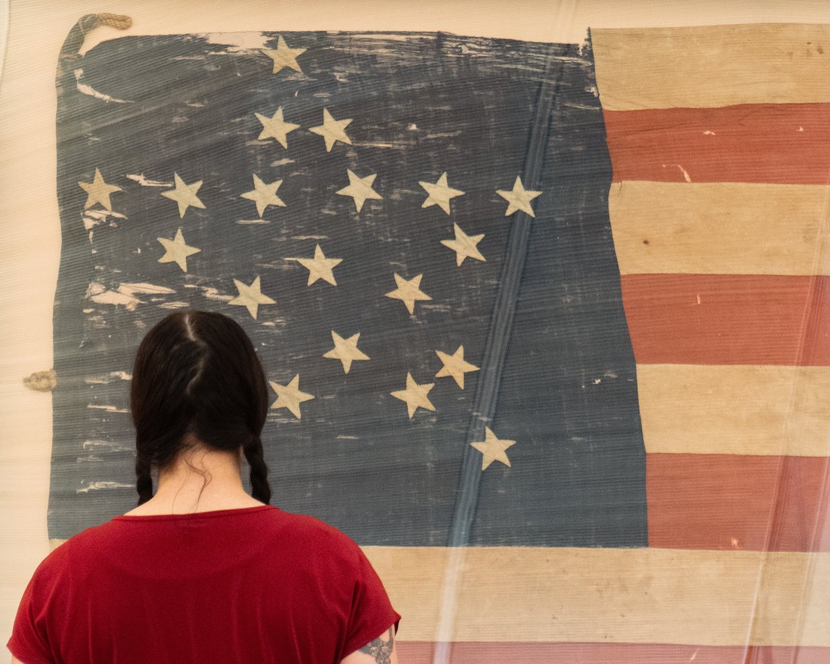 ALPLM's tweet image. 🌟 Just in time for Independence Day! 

Starting July 3, visit the #ALPLM to see an ultra-rare 21-star flag marking Illinois’ statehood in 1818. Conserved with care, it features a unique “grand luminary” design and white top and bottom stripes.

#FlagHistory #ILHistory