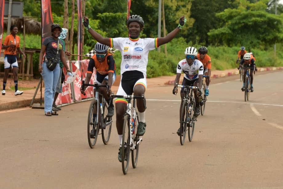 Alignée dans une catégorie inférieure(U-23) pour le championnat national 2025, Charlotte Mètoévi a fait preuve d’endurance et de détermination.
Elle a dominé non seulement sa catégorie , mais aussi les catégories supérieures, aussi bien en contre-la-montre qu’en course en ligne.