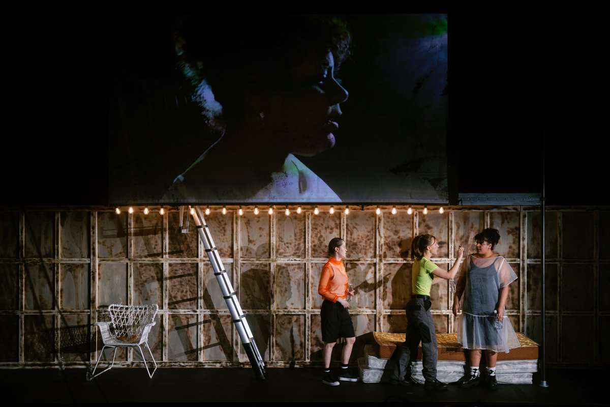 PatBateira's tweet photo. BASH THE FASH" Words do matter but without actions they simply become irrelevant. An example of how to perform solidarity is on stage, 24, 25 and 26.06 at Schauspielhaus Vienna. (Text EVE LEIGH, Director TOBIAS HERZBERG, Video Design BATEIRA). Trailer: https://t.co/JOXCqBTcSW https://t.co/BSiPptqEXW