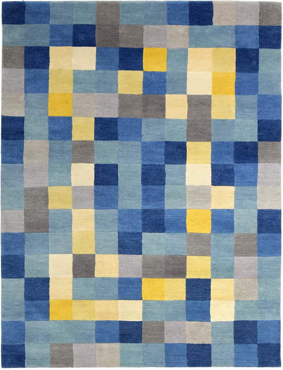 BauhausMovement's tweet image. Gertrud Arndt was one of the few #Bauhaus #women who designed with exceptional clarity and precision. She designed her #carpet from 1924 as part of the experimental #weaving studio in Dessau - an early #masterpiece of #modern #textile #art.
→ shop.bauhaus-movement.com/bauhaus-design…