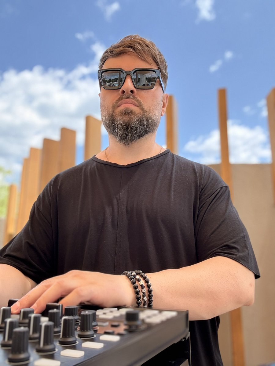 DeejayRolly's tweet image. #HelloSummer // #dj / #manatwork 2025