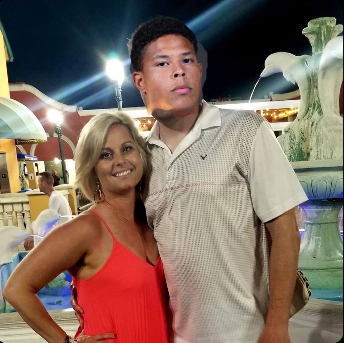 Happy anniversary to my lovely wife! I love you and to many more ❤️❤️❤️