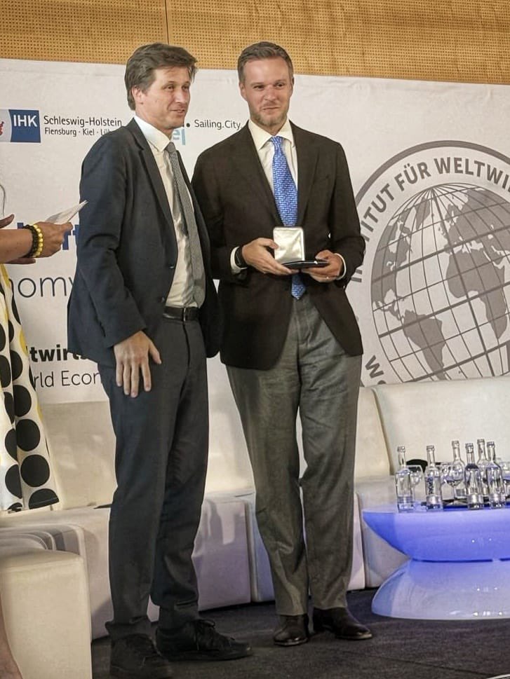 GLandsbergis's tweet image. Honoured to recieve the Global Economy Prize from @kielinstitute in recognition of my work as Foreign Minister of Lithuania, speaking up for all those in my region facing the very real threats of living near expansionist Russia.