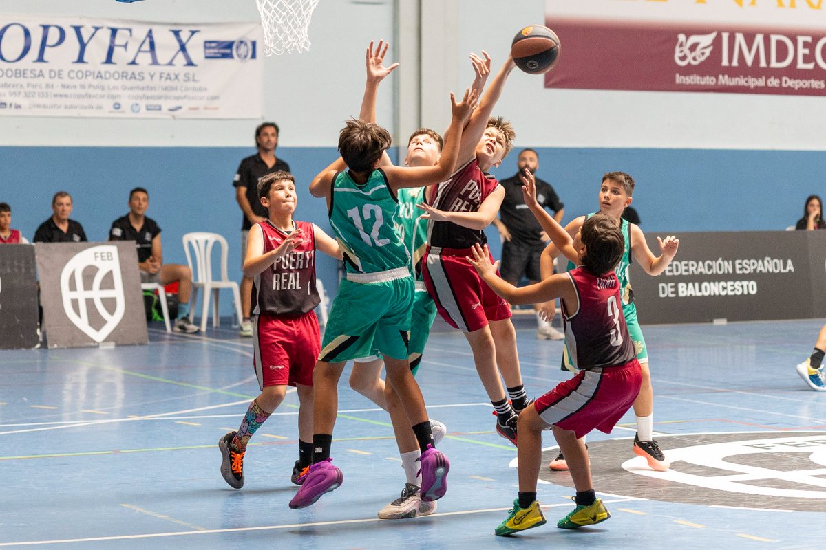 📊 Jornada 2 del #FEBMiniM2025 y nuestros equipos andaluces siguen dejándolo todo en la pista 🔥

🏀 Resultados del día:
🔹 Ciudad de Córdoba 35 – 86 Barça
🔹 CBI Elche 101 – 98 CB Puerto Real
🔹 Formaspack Tuga 79 – 82 EBG Málaga

¡A seguir compitiendo con corazón! 💚