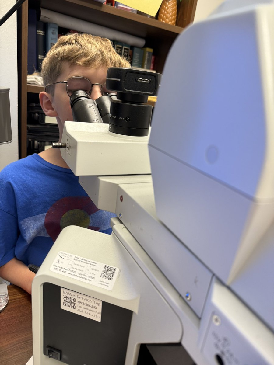 PathologyKate's tweet photo. This is my favorite student today.
#futurepathologist https://t.co/r6xyDhNMag