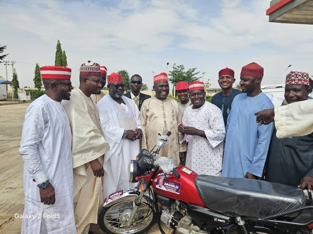MusaMuhammadN12's tweet photo. #jumboisworking
Yakumayin Abinda Yasaba

A wani Salo Na Bazata Megirma Shugaban Karamar Hukumar Dambatta Hon Jamilu Abubakar Dambatta Yakuma Gwangwaje Yan Gwagwarmayyar Kwankwasiya Da Sabbin Babura Alhamdulilahi 
23/06/2025
Hon Musa Muhammad Nayari Political Advisor Dambatta https://t.co/luPG8aNnIF