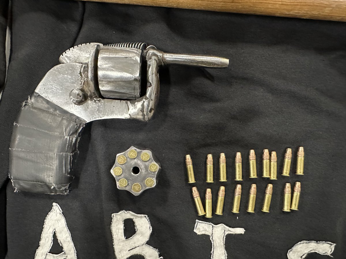 MaderaSheriff's tweet image. IMPERSONATING OFFICER ARREST
On June 20th, Deputies arrested Andrew Biscay (40) on the 22000 block Ave 12 for active warrants. He resisted arrest & had fake U.S. Marshal gear, gun, & badge in his vehicle.
Think he posed as an officer to you? Call MCSO at (559) 675-7770.